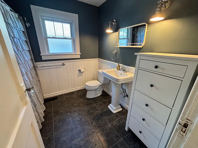 6136 Crittenden Ave — Photo 9