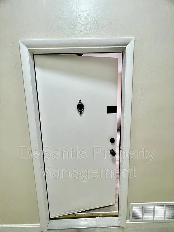 1 bed, 1.0 bath, 900 sqft, $1,100 — Photo 3