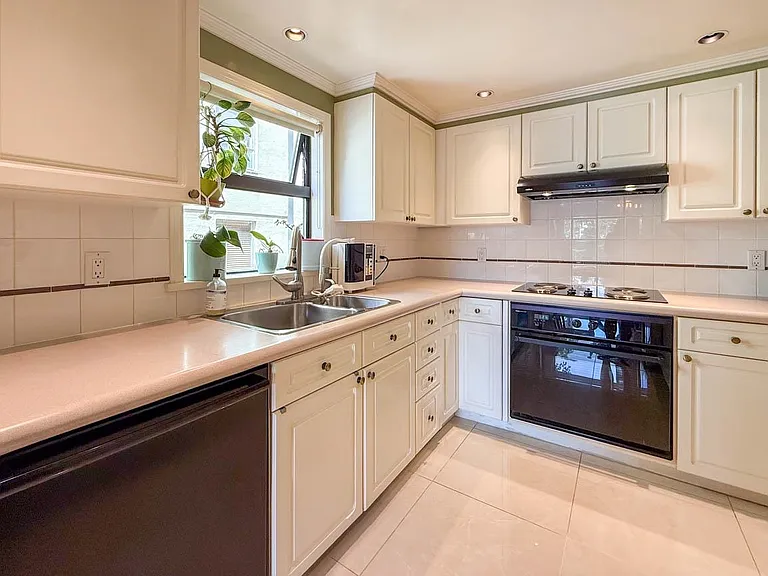 1520 Harwood St #302 — Photo 15