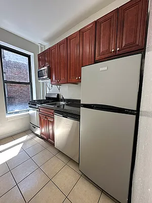 Rented by Peter R. Hungerford, LREB | media 17