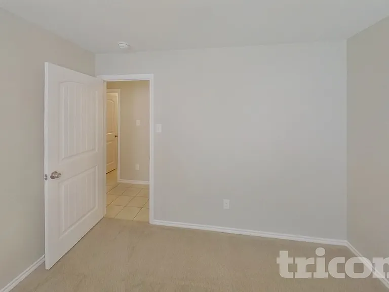 2511 Glen Hollow Dr — Photo 14