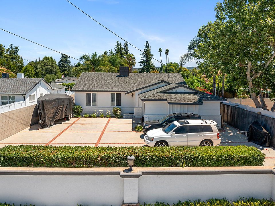 1st image of 23036 Burbank Blvd
