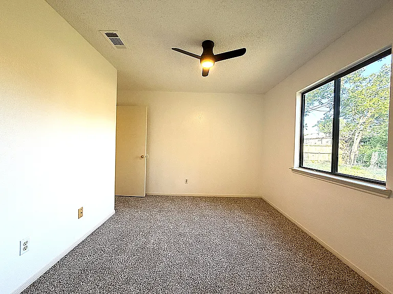 3203 Honeysuckle Dr — Photo 18