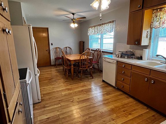 4th image of 1002 Avenue B