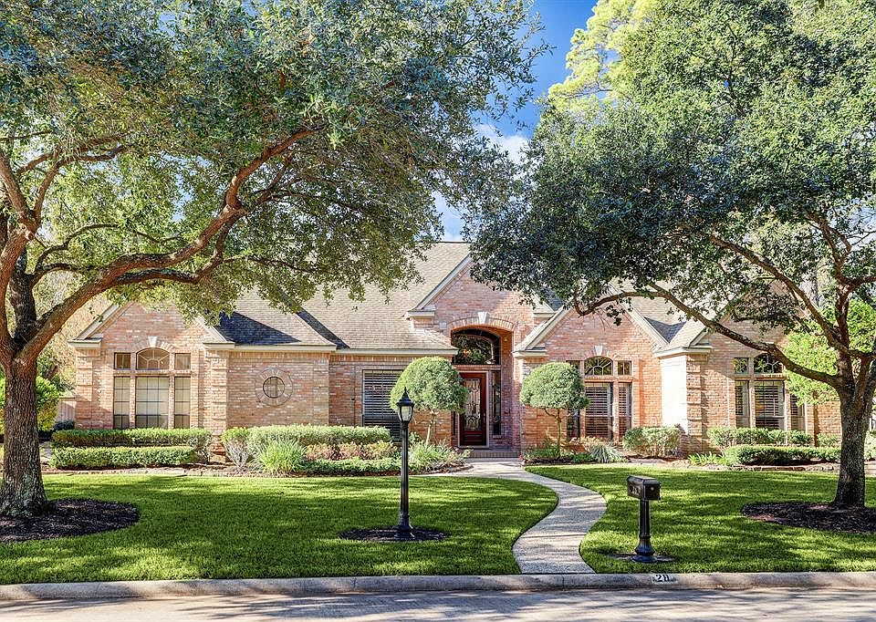 1st image of 28 Champions Bend Cir