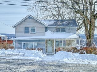 210 Gorham Ave, Mayfield, PA 18433