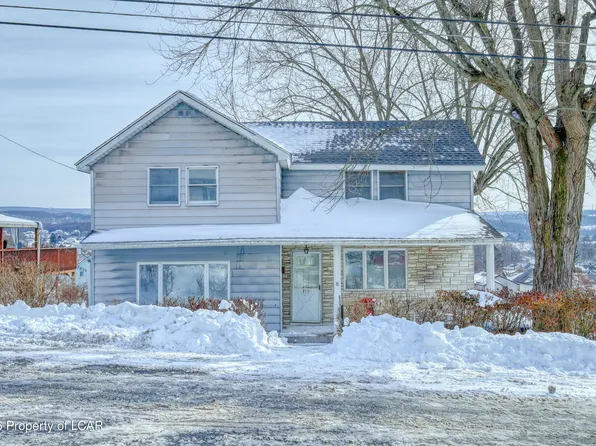 210 Gorham Ave, Mayfield, PA 18433