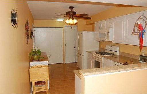 5th image of 81 Greenbrook Dr