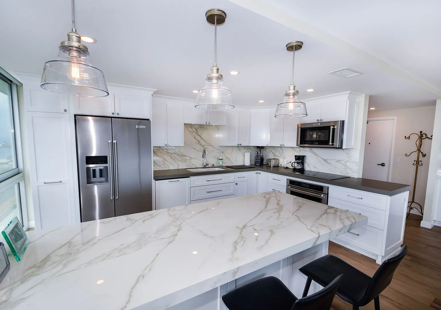 1710 Avenida Del Mundo #1008 — Photo 4