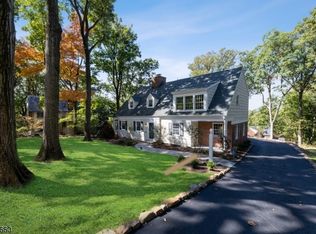 18 Fellscrest Rd, Essex Fells, NJ 07021