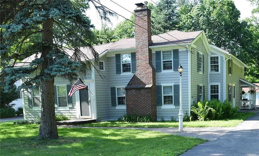 4 bed, 2.0 bath, 2630 sqft, $3,300 — Photo 1