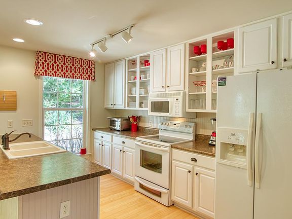 3rd image of 268 Brandon Ln