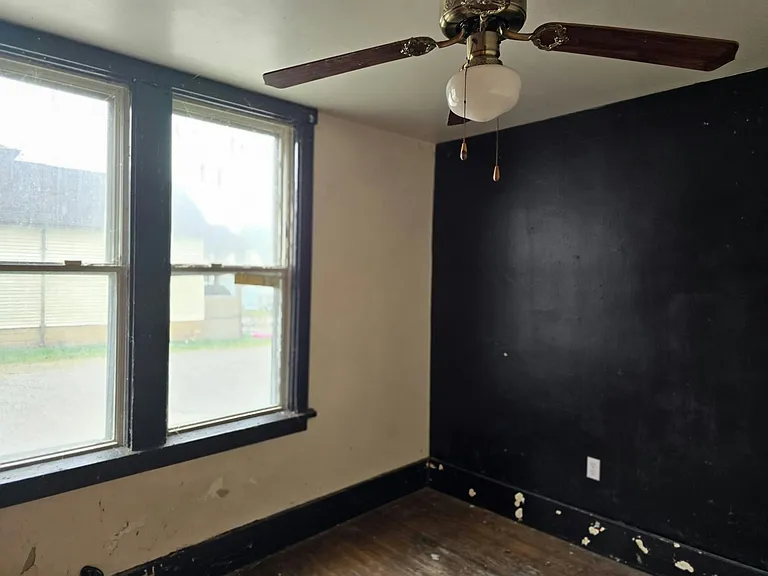315 Marshall St — Photo 9