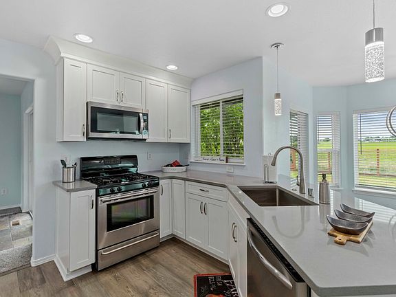 5th image of 2645 Glenmore St