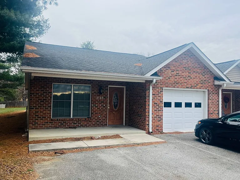 1140 Huff Ln — Photo 1