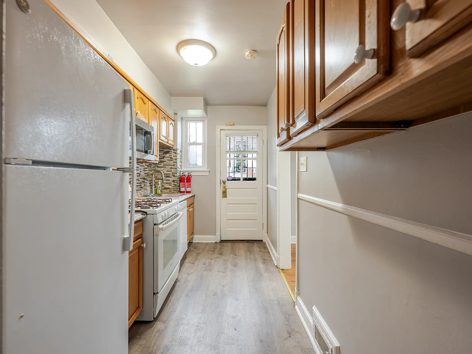 3 bed, 1152 sqft, $3,085 — Photo 3