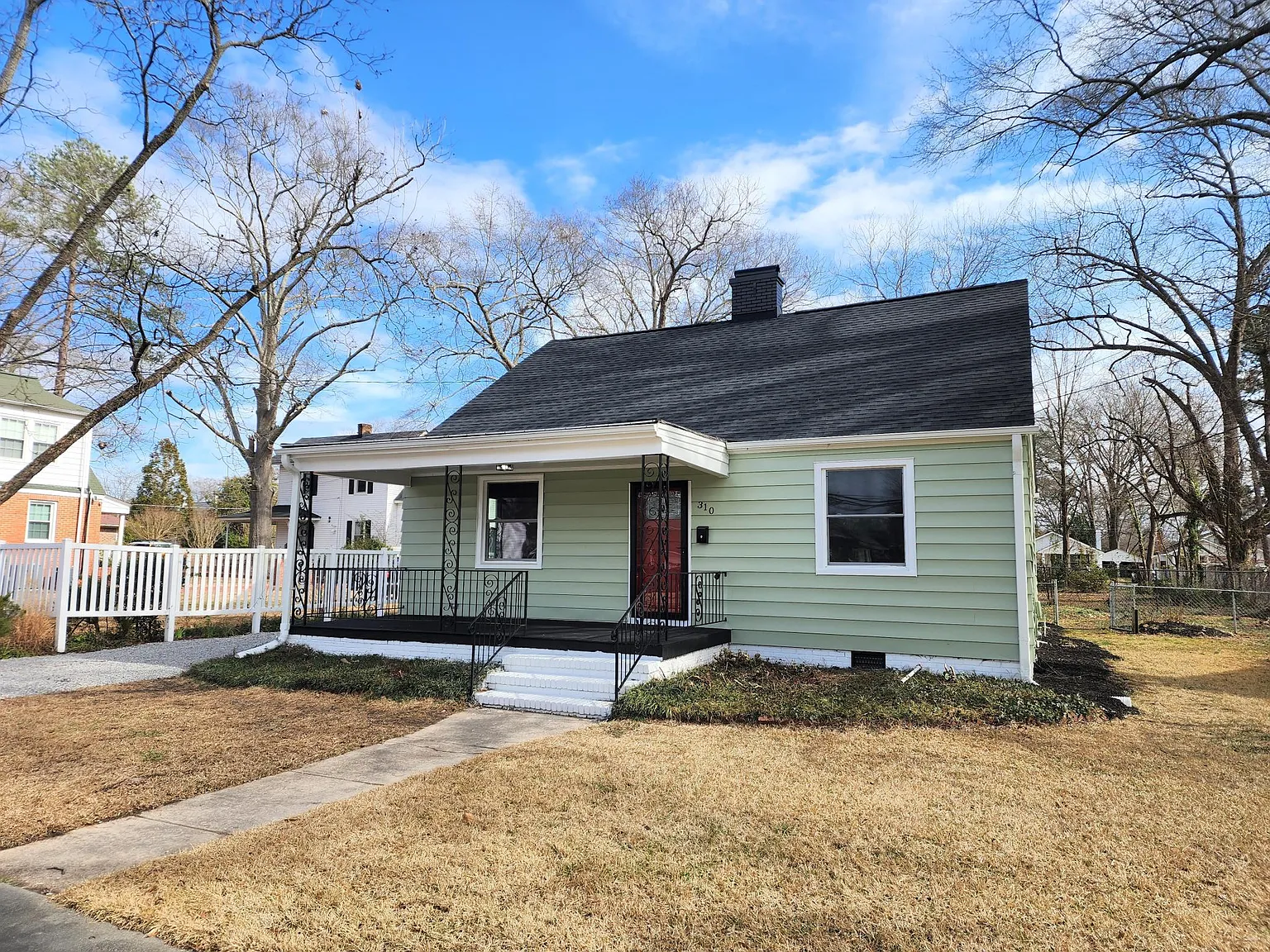 3 bed, 1471 sqft, $1,900 — Photo 1