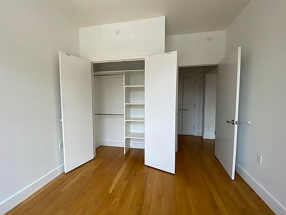 3rd image of 980 Bergen St #1E