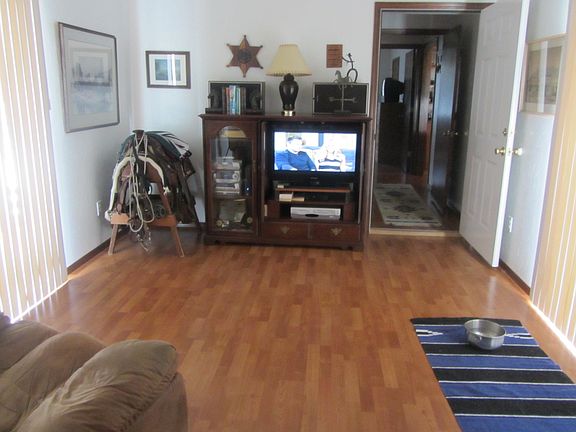 5th image of 2105 W Broadway St