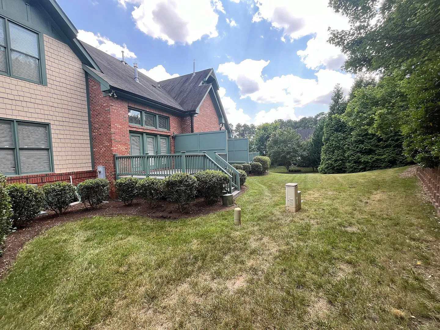 3 bed, 2.5 bath, 2518 sqft, $3,395 — Photo 3