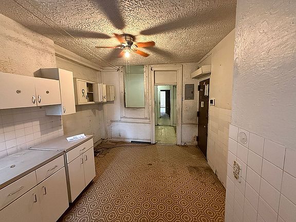 4th image of 320 W 47th St APT 4W