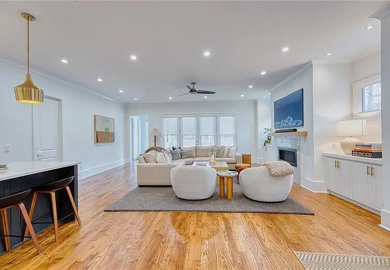 2975 Osborne Rd NE — Photo 8