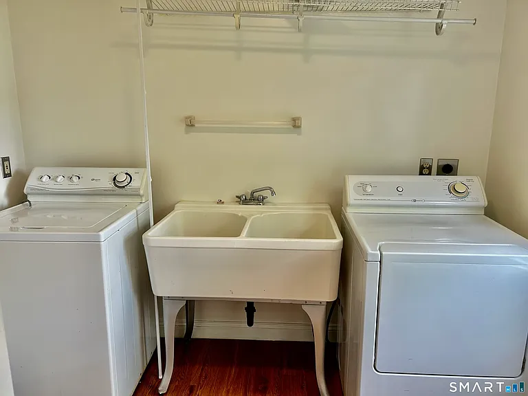 478 Judd St — Photo 11