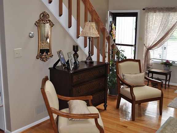 2nd image of 421 Applegrove Dr