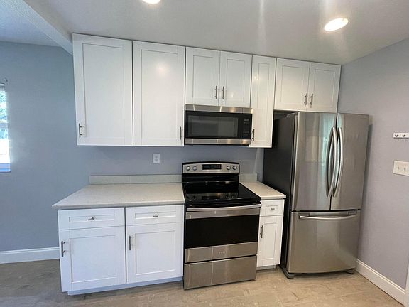 4th image of 902 W Virginia Ave