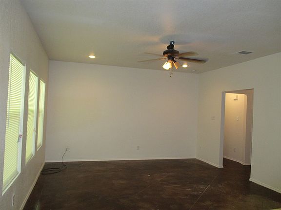 5th image of 719 Hallvale Dr
