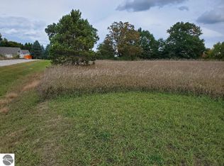 1006 Pyrenees Dr, Weidman, MI 48893