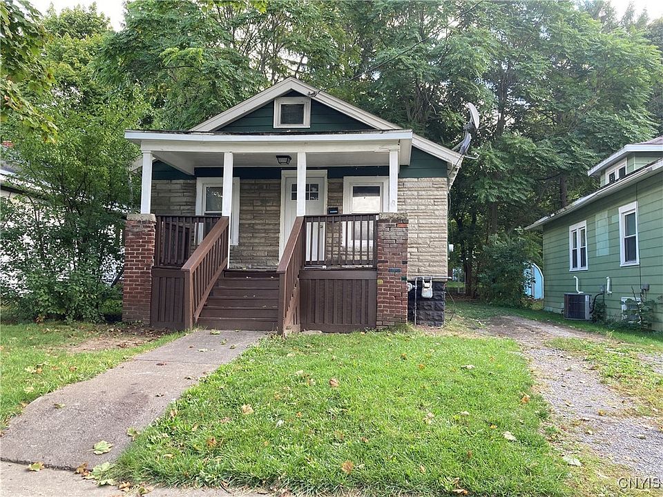 1st image of 415 Seneca Dr