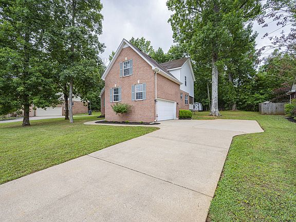 3rd image of 319 Alexis Dr