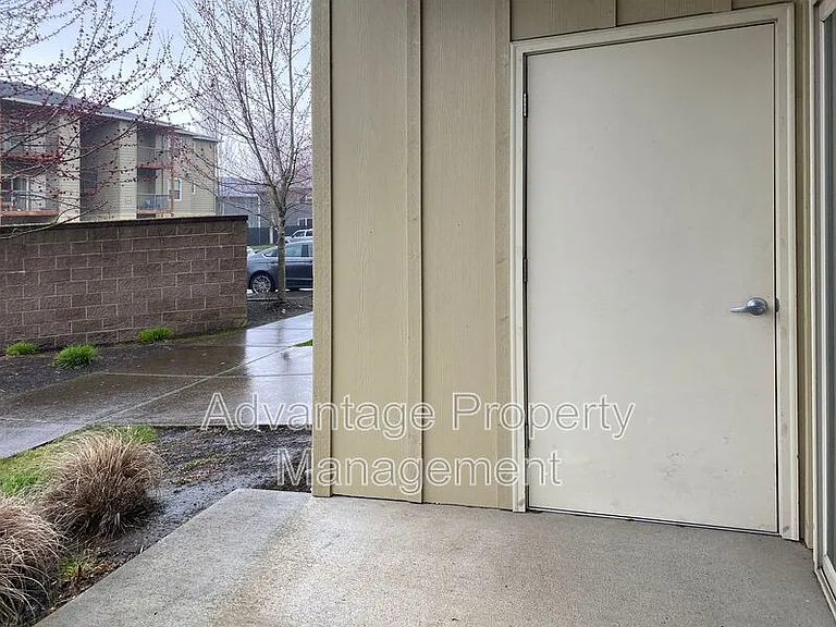 523 Catron St N #9 — Photo 26
