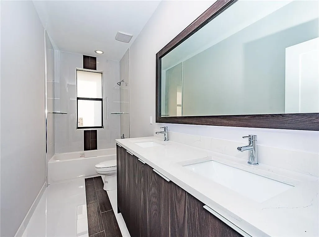 3 bed, 2.5 bath, 2130 sqft, $3,950 — Photo 3