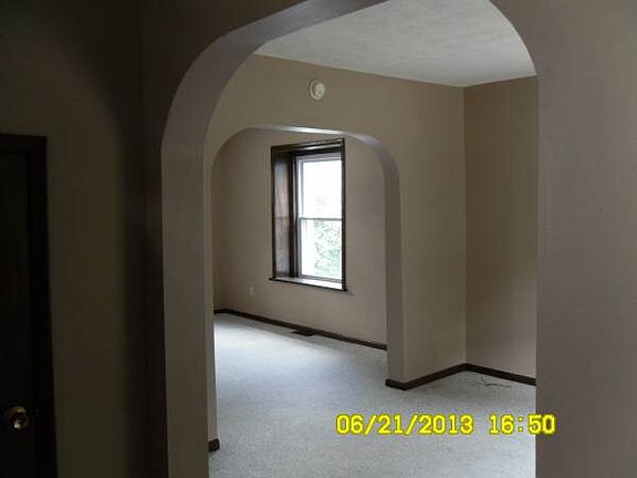 4th image of 2497 Maplewood St