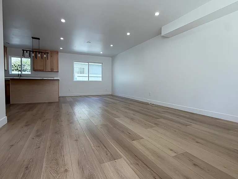 5436 1/2 Kester Ave — Photo 2