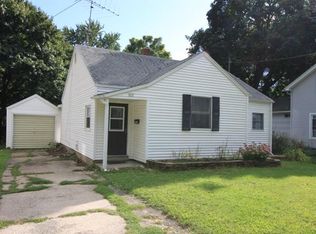 915 W Conger St, Whitewater, WI 53190