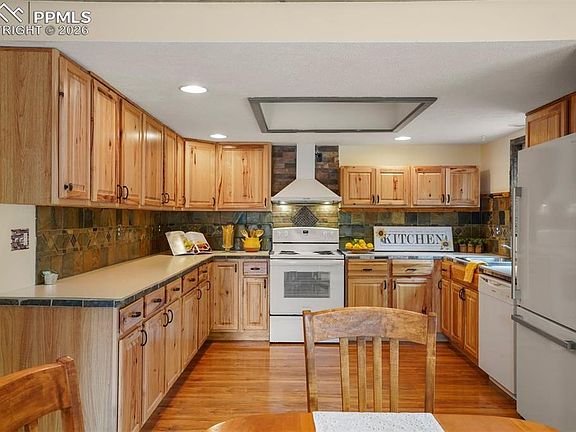 3rd image of 645 Winding Hills Rd