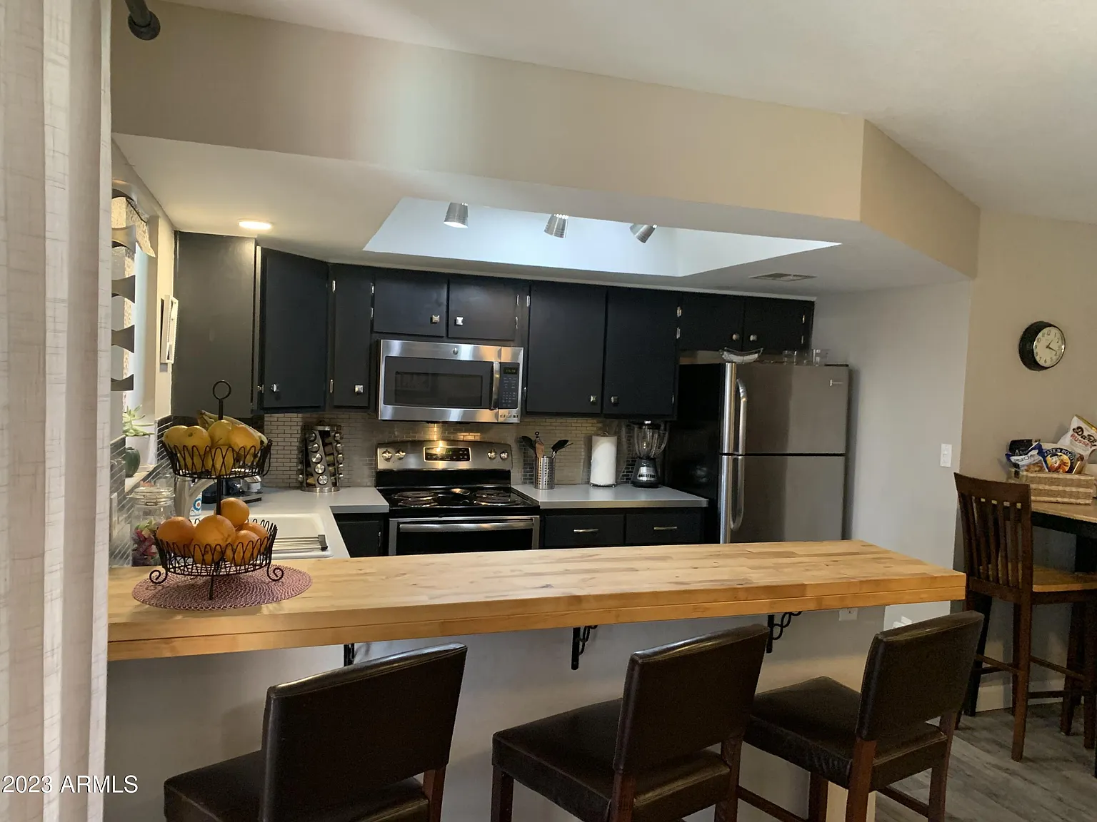 2 bed, 2.0 bath, 806 sqft, $2,500 — Photo 2
