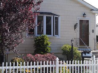 8 Sapir St, Valley Stream, NY 11580