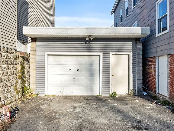 3rd image of 5 McFarland Ct