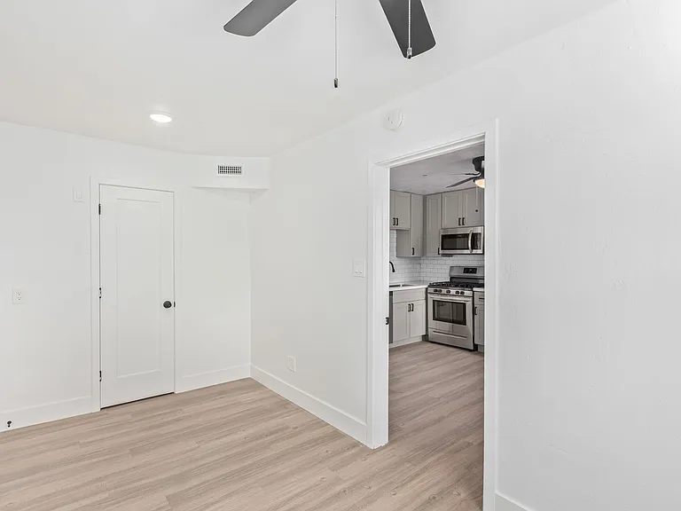 498 N Arizona Ave #5 — Photo 14