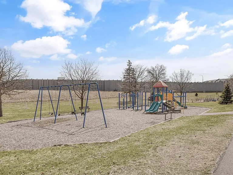 3304 Webster Ave S — Photo 27