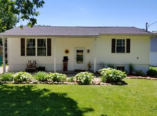 528 Wisconsin St, Le Claire, IA