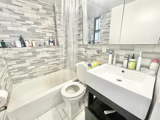 Rented by Century 21 Premier  | media 6