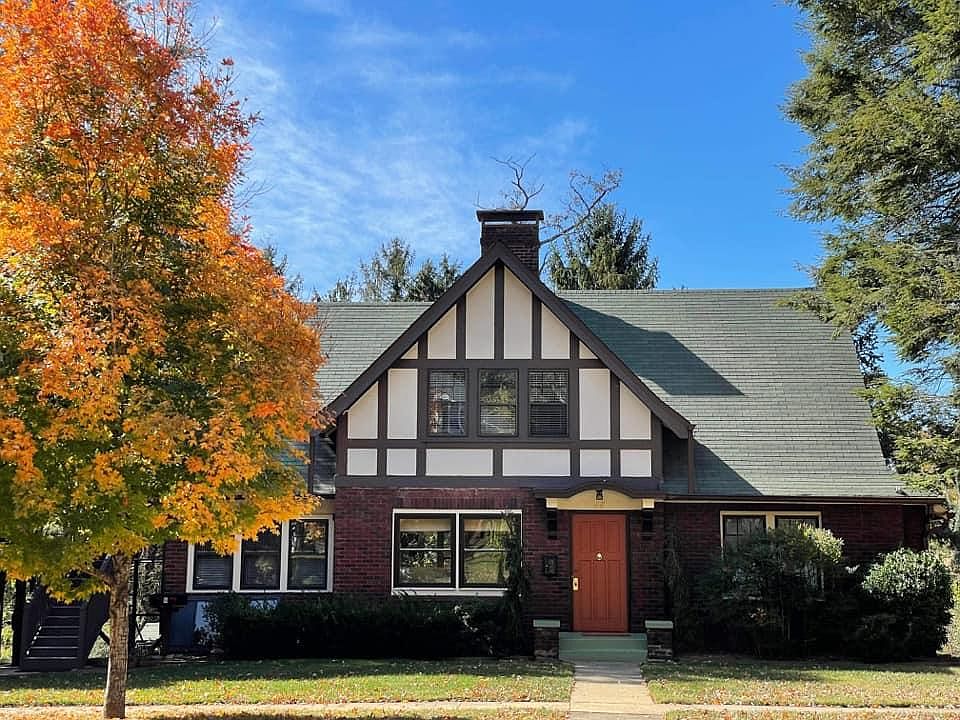 Front of House. New Photo to come.