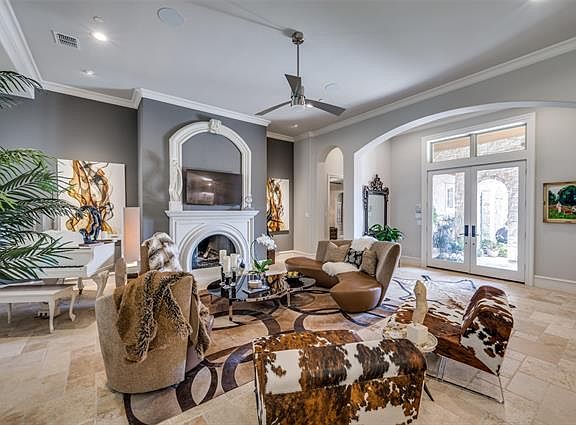 3rd image of 6816 Dalmatia Dr