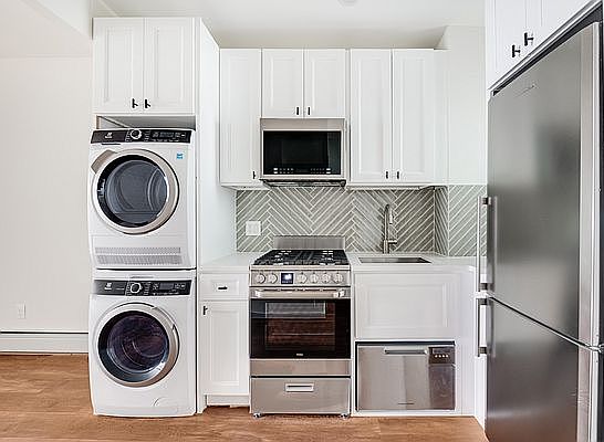 5th image of 340 E 9th St APT 5