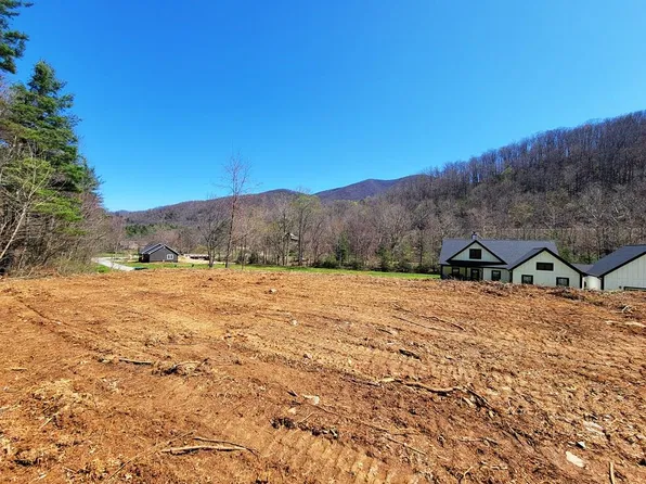 300 Shining Rock Dr, Canton, NC 28716